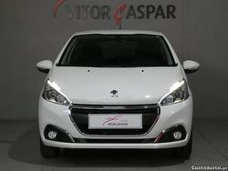 Branco Usado 2015 Peugeot 208 Style Citadino | € 9.990 (Preço elevado)