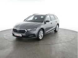 Cinzento escuro metalizado Usado 2022 Skoda Octavia Ambition Carrinha | € 27.990 (Bom preço)