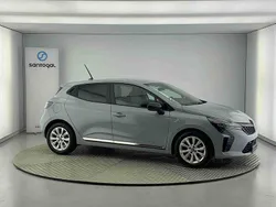 Cinzento Usado 2023 Renault Clio V Evolution | € 17.530 (Preço justo)