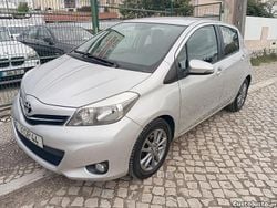 Cinza Usado 2014 Toyota Yaris Comfort Citadino | € 9.900 (Preço justo)
