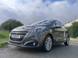 Cinzento Usado 2019 Peugeot 208 Signature Sky Citadino | € 13.800 (Bom preço)