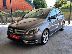 Cinza Usado 2013 Mercedes B180 Monovolume | € 15.200