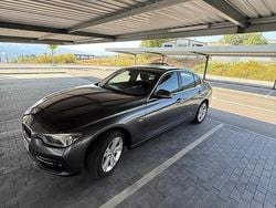 Cinzento Usado 2018 BMW 318 Sedan | € 20.000