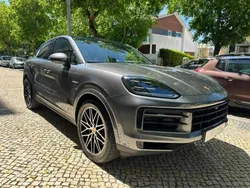 Cinzento Usado 2024 Porsche Cayenne SUV | € 129.000