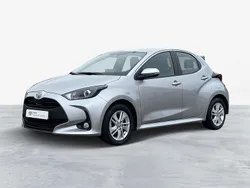 Cinza (pintura metalizada) Usado 2024 Toyota Yaris Comfort | € 24.750 (Bom preço)