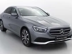 Cinzento Usado 2023 Mercedes E300 Sedan | € 49.990 (Bom preço)