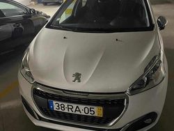 Branco Usado 2016 Peugeot 208 Allure Citadino | € 11.850 (Preço elevado)