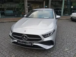 Prata iridium Usado 2023 Mercedes A250 AMG Citadino | € 40.890 (Preço justo)