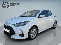 Branco (sólida) Usado 2024 Toyota Yaris Comfort Sedan | € 23.990 (Preço justo)
