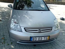 Usado 2002 Honda Stream Monovolume | € 2.950
