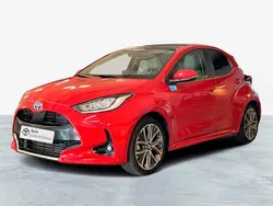 Vermelho (pintura metalizada especial) Usado 2024 Toyota Yaris Luxury Sedan | € 27.750 (Preço justo)