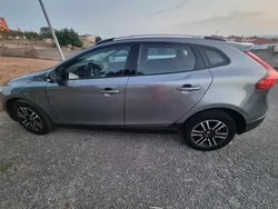 Cinzento Usado 2019 Volvo V40 Carrinha | € 17.500 (Preço justo)