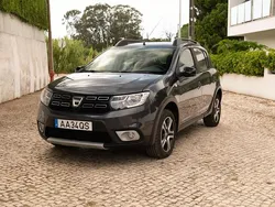 Cinzento Usado 2020 Dacia Sandero Essentiel Citadino | € 12.950 (Preço justo)