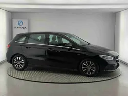 Preto Usado 2023 Mercedes B180 Monovolume | € 38.490 (Preço justo)