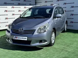 Cinza Usado 2011 Toyota Verso Monovolume | € 8.990