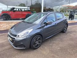 Cinzento Usado 2016 Peugeot 208 Style Citadino | € 10.490 (Preço justo)