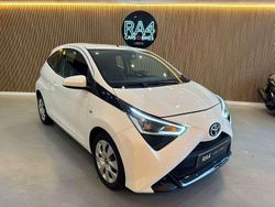 Branco Usado 2019 Toyota Aygo X-play Citadino | € 13.900 (Preço elevado)