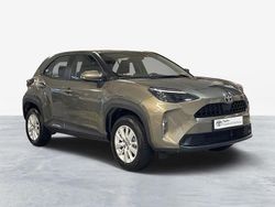 Bronze (pintura metalizada) Usado 2024 Toyota Yaris Comfort | € 26.750 (Preço justo)