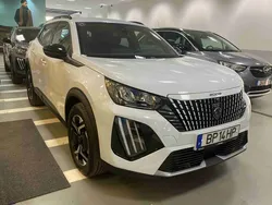 Branco Usado 2024 Peugeot 2008 Allure SUV | € 25.000 (Preço elevado)