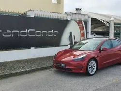Vermelho Usado 2021 Tesla Model 3 Long Range Sedan | € 34.900 (Preço elevado)