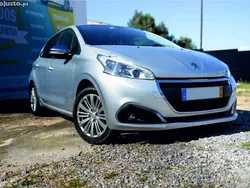 Cinza Usado 2018 Peugeot 208 Style Citadino | € 9.250 (Preço justo)