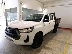 Branco Usado 2024 Toyota HiLux Pickup | € 39.800 (Preço justo)