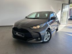 Cinza (pintura metalizada) Usado 2024 Toyota Yaris Comfort | € 24.750 (Preço justo)