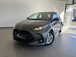 Cinza (pintura metalizada) Usado 2024 Toyota Yaris Comfort | € 24.750 (Preço justo)