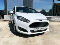 Branco Usado 2013 Ford Fiesta Trend Citadino | € 8.990 (Preço justo)
