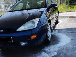 Usado 2001 Ford Focus Sedan | € 1.950 (Preço justo)