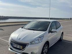 Usado 2013 Peugeot 208 Citadino | € 6.000 (Bom preço)