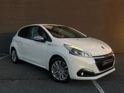 Branco Usado 2016 Peugeot 208 Allure Citadino | € 7.990 (Bom preço)