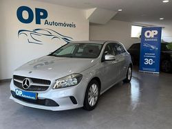 Cinza Usado 2018 Mercedes A180 Style | € 19.950 (Preço justo)
