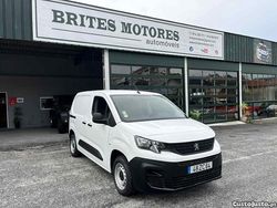 Branco Usado 2019 Peugeot Partner Van | € 13.500 (Preço justo)