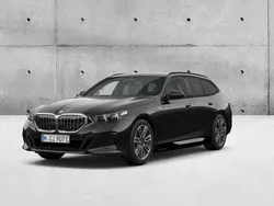 Preto sapphire metalizada Novo 2024 BMW 530e Comfort Edition Carrinha | € 80.996 (Preço elevado)