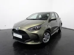 Bronze (pintura metalizada) Usado 2024 Toyota Yaris Comfort | € 24.750 (Preço justo)