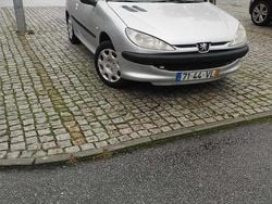 Cinzento Usado 2003 Peugeot 206 Citadino | € 1.750 (Caro)