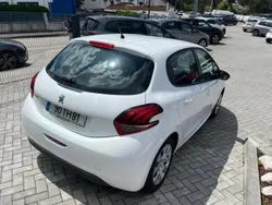 Branco Usado 2017 Peugeot 208 Access Citadino | € 8.990 (Bom preço)