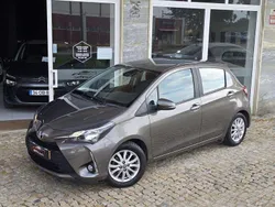 Cinza Usado 2017 Toyota Yaris Comfort | € 12.450 (Preço justo)
