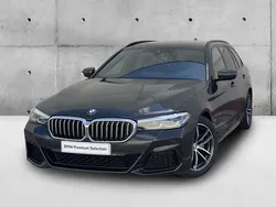 Cinza sophisto metalizada brilhante Usado 2023 BMW 520 Shadowline Carrinha | € 48.900 (Preço elevado)