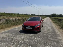 Usado 2021 Hyundai i20 Comfort Sedan | € 14.700