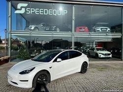 Branco Usado 2022 Tesla Model 3 Standard Range Plus Sedan | € 27.900 (Preço justo)