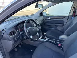 Cinzento Usado 2007 Ford Focus Ghia | € 6.890 (Caro)