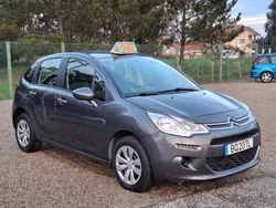 Cinzento Usado 2015 Citroën C3 Comfort Citadino | € 6.950 (Preço justo)