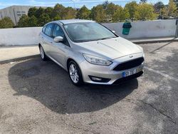 Cinzento Usado 2017 Ford Focus Trend+ Sedan | € 9.600 (Preço justo)