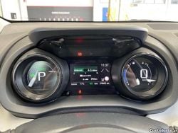 Cinza Usado 2024 Toyota Yaris Hybrid Luxury | € 27.755 (Caro)