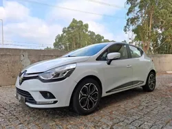 Branco (metalizado) Usado 2017 Renault Clio IV Zen | € 13.800 (Preço elevado)