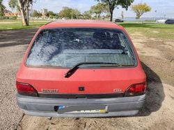 Usado 1995 Renault Clio Sedan | € 1.000