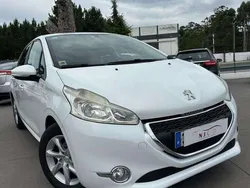 Branco Usado 2015 Peugeot 208 Citadino | € 8.500 (Preço justo)