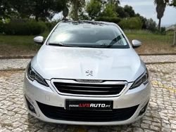 Cinzento Usado 2015 Peugeot 208 Allure Citadino | € 11.900 (Caro)